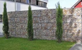 Ob kirschlorbeer, ligusterhecke oder thuja, eine hecke nach ihrem geschmack findet sich. Sichtschutz Materialien Pflanzen Tipps Mein Schoner Garten