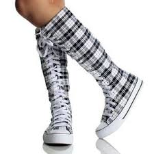 Black And Pink Knee High Converse Converse Knee High Boots Are Both Popular In The Winter And Summer These Boots Go Up To Knees Converse Boots High Knee Boots Outfit Over The Knee Boot Outfit
