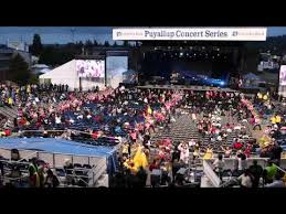 Flash Mob At The Puyallup Fair Pitbull Concert Youtube