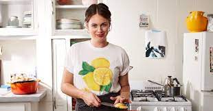 Alison Roman Cooks Thanksgiving In A Very Small Kitchen Published 2019 Thanksgiving Cooking Nyt Food Holiday Cooking