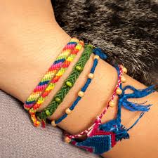 Since i have twelve threads, i am dividing them. Make Super Easy Friendship Bracelets To Donate Diytodonate