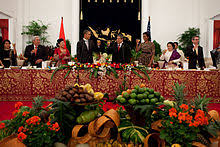 It is located on veteran street in central jakarta, with merdeka palace located south. Istana Negara Jakarta Wikipedia