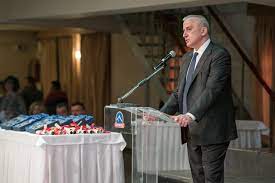 Pulp fiction ο μιχάλης σαράντης είναι ο «απόστρατος». O Saranths Ths Olympos Pairnei Prwtoboylies Gia Thn Ellhnikh Feta To Pontiki