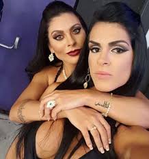 Musa fitness e namorada dão beijos calientes em ensaio sensual