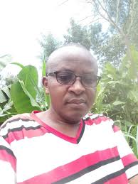 Having seen and read your comments....Chief Nderi Wang'ombe (pictured with  one of his many wives) didn't have the name Gachagua as one of his names as  alleged by some people. To be