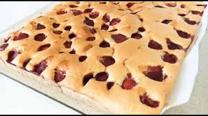 Fructe proaspete de padure si topping crocant. Prajitura Pufoasa Cu Capsuni Visine Cirese Sau Alte Fructe Youtube