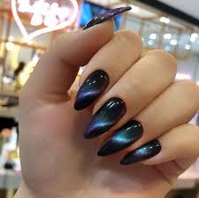 There is a shade of blue for every mood, every tone, and every personality, so be sure to carefully consider which styling, design, and coloring is best for you. Red Black Cat Eye Nails Novocom Top