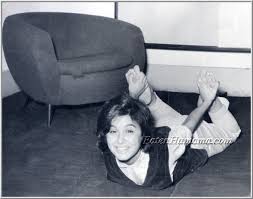 السندريلا سعاد حسنى فى صباها تمارس الرياضة فى البيت Egyptian Actress Egyptian Beauty Ancient Egypt History