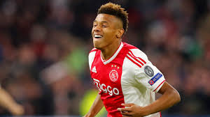 He often plays as a winger. Neres Twijfelgeval Bij Ajax Niet Ongeschonden Uit Bekerfinale Gekomen Nos