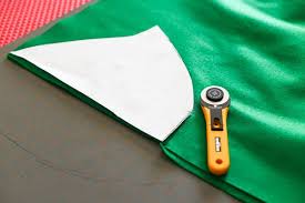 How To Make A Peter Pan Or Robin Hood Hat Tikkido Com With Images Robin Hood Hat Peter Pan Hat Robin Hood