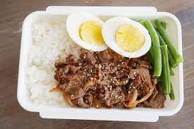Fried Beef Lunch Box Yakiniku Bento Dans La Lune Recipe Bento Recipes Lunch Bento Lunch