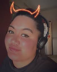 Tia Bloom's Instagram, Twitter & Facebook