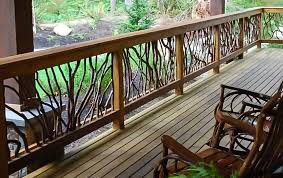 Bagian ini sendiri biasanya ditempatkan pada bagian dalam sebuah bangunan. 9 Ide Desain Railing Balkon Dari Kayu Dari Gaya Kolonial Sampai Rustic