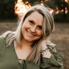 Kayla Reeder's Instagram, Twitter & Facebook