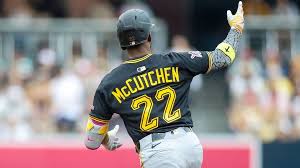 Braves sign veteran Andrew McCutchen to minor league deal