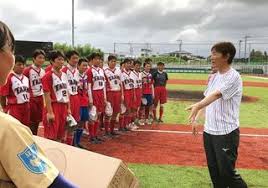 宇津木麗華監督は3番目の末っ子として誕生しました。 父は軍人で厳しかったそうですが、スポーツ好きな父の影響もあり 小学校から中学校にかけて陸上競技であるやり投を経験。 その後14歳からソフトボールを始め、 ソフトボールを始め1年後、家族のように信頼している宇津木妙子と出会い. é€£è¼‰ éº—ã—ãå¤¢ å®‡æ´¥æœ¨éº—è¯ç›£ç£ è¥¿æ—¥æœ¬ã‚¹ãƒãƒ¼ãƒ„