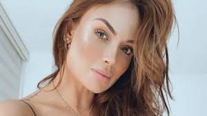 Jun 23, 2021 · sara uribe es una de las presentadoras más comentadas del país.sara uribe dio un tour por la casa que le compró a su mamá tras ganar protagonistas. Sara Uribe Encontro De Nuevo El Amor Kienyke