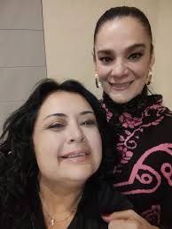 La de la mochila azúl, una canción que ha logrado llegar a muchas  generaciones. Gracias a mi público maravilloso por hacerlo posible 🎤🫂 . .  #pedritofernandez #ladelamochilaazul #pedrofernandez