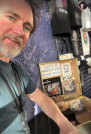 Here's a picture of Liam in Mesa Arizona, the last time he saw his "Honesty  Box"... His act tonight was AWESOME... you can watch the replay