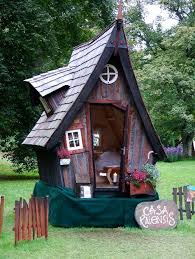 Von Deiner Liesdochmal Com Glucksbiene Fur Dich Gefunden Auf Casakaiensis De Spielhaus Garten Kinderhaus Gartenhaus Bauen