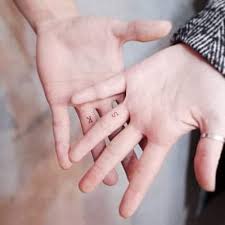 Vị trí xăm phổ biến nhất đối với phái đẹp là cổ tay. Nhá»¯ng Vá»‹ Tri XÄƒm Hinh Ä'áº¹p Cho Ná»¯ Vá»«a Duyen Láº¡i Dá»… ThÆ°Æ¡ng Festival Fashion
