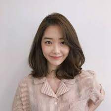 If your hair is fine and frizzy try this style as it is the best haircut with wispy bangs. Best Hairstyles For Thin Hair Girlstyle Singapore