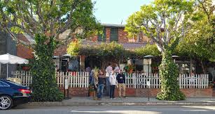 Ivy Restaurant As A Native Angelino I D Like To Try It Once Ivy Restaurant The Ivy Beverly Hills Los Angeles Restaurants