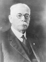 August 31, 1938--Joseph McMurray Devine Dies of a Heart Attack GOVERNOR!  Superintendent of Public Instruction! Superintendent of the Training  School! Independent Order of ODD Fellows!  http://www.mandanhistory.org/biographiesdl/josephdevine.html Joseph ...