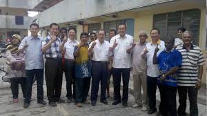 Menteri perumahan dan kerajaan tempatan yang terkini ialah yang berhormat hajah zuraida kamaruddin sejak 21 mei 2018 semasa pemerintahan pakatan harapan. Bersama Yb Dato Wira Chor Chee Heung Menteri Perumahan Dan Kerajaan Tempatan Turun Padang Menyelesaikan Permasalahan Bekalan Air Di Flat Kampung Hilir Dalam