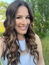 Jennifer Needs's Instagram, Twitter & Facebook