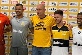 Aqui você fica por dentro das últimas novidades, história e lançamentos dos uniformes e camisas do criciúma. Conheca Os Novos Uniformes Do Criciuma Fotos Esporte 4oito