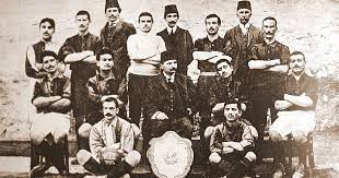 Galatasaray, türk edebiyatı'na ve sporuna verdiği katkılarla bilinen tevfik fikret'i resmi internet sitesi üzerinden yaptığı bir açıklama ile andı. Datei Galatasaray Sk 1908 1909 Jpg Wikipedia