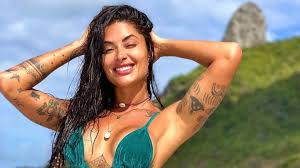 Check spelling or type a new query. De Bumbum Para A Camera Aline Riscado Esbanja Corpao E Leva Fas Ao Delirio