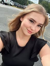 Alyssa Capps - Free pics, galleries & more at Babepedia