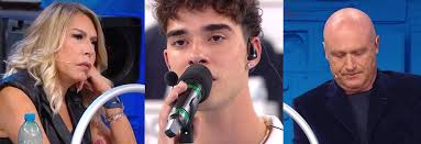 Chi è Michelle di Amici e dove l'abbiamo già vista L'esperienza in tv non  le manca Michelle Cavallaro ad Amici 25 Michelle Cavallaro, 22enne di  origini siciliane, è una delle allieve di