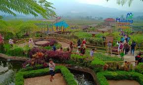 Wisata songgoriti menawarkan wisata alam yang masih hijau, segar dan menyejukkan. 35 Tempat Wisata Di Batu Malang Yang Paling Hits Java Travel