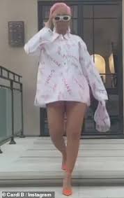 If it's up, then it's up, then it's up, then it's stuck, huh (woo) verse 2 i could make the party hot, i could make your body rock. Cardi B Debuts Pink Pixie Cut As She Steps Out In Chanel To Show Off Her Latest Transformation Aktuelle Boulevard Nachrichten Und Fotogalerien Zu Stars Sternchen