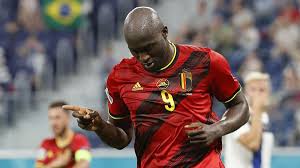 Dua gol tersebut membawa ronaldo kini menjadi top. Top Skor Euro 2020 Lukaku Bersaing Dengan Ronaldo Dan Schick