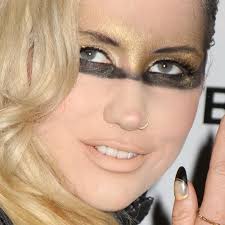 Kesha's Makeup Photos & Products