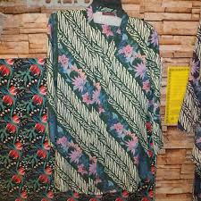 Batik flora bali sudah dikenal sejak tahun 1970, yang waktu itu dipelopori oleh pande ketut krisna dari banjar tegeha, batubulan, sukawati. Kebaya Corak Batik Flora Shopee Malaysia