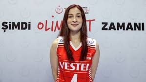 Fivb voleybol milletler ligi, tokyo olimpiyat oyunları ve cev avrupa şampiyonası hazırlıklarının devam ettiği milli takım kampında demirören haber ajansı'na (dha) özel açıklamalarda bulundu. Tugba Senoglu Olimpiyatlarda Guclu Rakiplerimiz Var Ancak Biz Savasacagiz