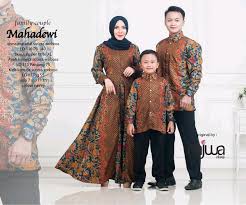Untuk baju batik couple muslim modis sendiri biasanya dipilih baju syari batik atau gamis batik. Jual Couple Batik Family Ayah Ibu Dan Anak Laki Laki Paket Sarimbit Keluarga All Size Di Lapak Zahidah Mujahidah Bukalapak