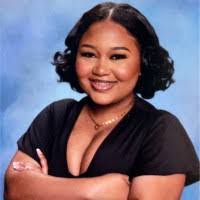 Shauna Potts's Instagram, Twitter & Facebook