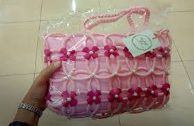9 Jenis Barang Bekas Ini Jadi Peluang Usaha Yang Menjanjikan Oh iya, kuncian juga terbuat dari sedotan loh.