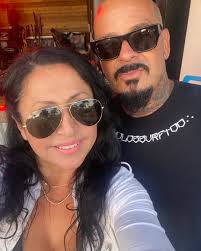 Feliz fri my homies one more day till the weekend. Here's a vid you will  get a 😂. Larry Keast my childhood friend sent me this .His pops recorded  this when I