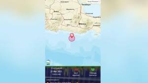 Gempa ini dirasakan dalam wilayah hal ini disebabkan hiposenternya yang dalam sehingga spektrum guncangan dirasakan dalam wilayah yang luas. Gempa Bumi Magnitudo 6 2 Guncang Blitar Jawa Timur Nasional Tempo Co
