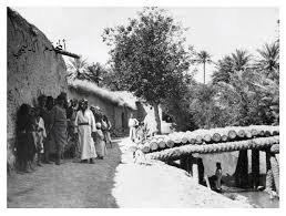 صورة تراثية من احدى القرى العراقية وتظهر احدى القناطر المصنوعة من جذوع النخيل Baghdad Iraq Iraq Baghdad