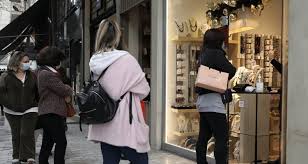 Συγκεκριμένα για το τρέχον έτος τα καταστήματα θα παραμείνουν ανοικτά τις εξής οκτώ. Lianemporio Poia Katasthmata Anoigoyn Th Deytera Pws 8a Leitoyrghsoyn Ourlife Gr