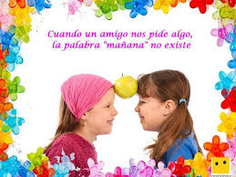 Amigas Jugando Con Una Manzana Frases De Amistad Para Ninos Frases De Amistad Dia De San Valentin Ideas Del Dia De San Valentin