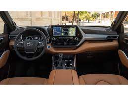 High grade versions combine perforated leather upholstery with dark silver ornamentation and dark wood trim, whilst premium. 2021 Toyota Highlander Hybrid Pictures 2021 Toyota Highlander Hybrid 3 U S News World Report
